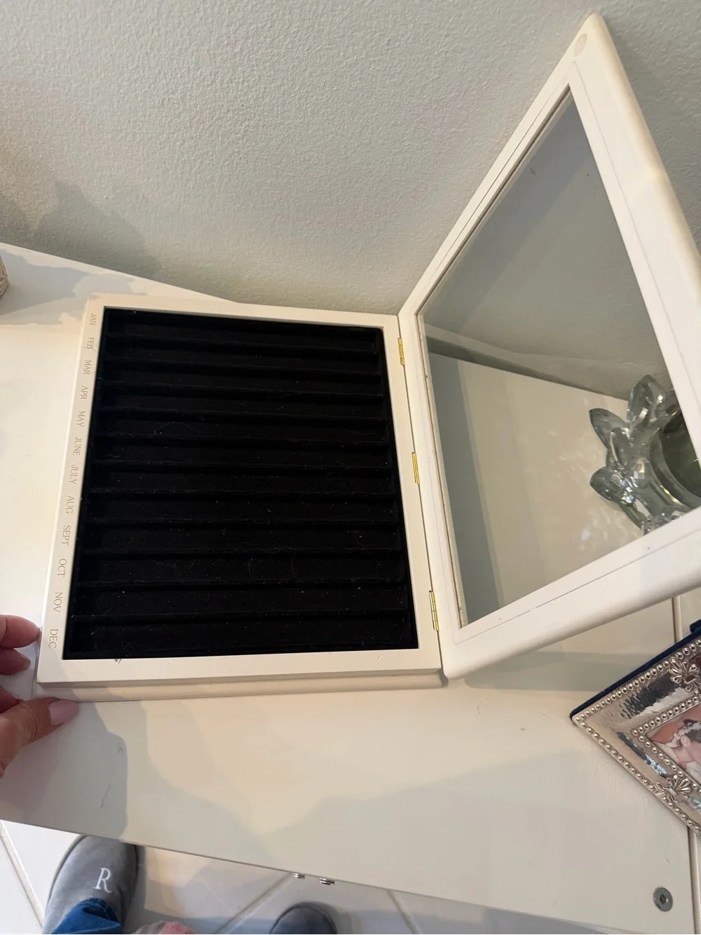 Willabee & Ward 12 month Glass velvet Jewelry Organizer Case 10” x 11.75”